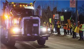  ?? BRANDON HARDER ?? Yellow vest protesters cheer on a truck convoy during a protest outside Prime Minister Justin Trudeau’s town hall in Regina on Thursday. Their messages tackled a range of issues, including homelessne­ss.