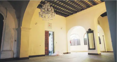 ?? archivo ?? El Palacio Arzobispal fue vendido el mes pasado por $8 millones a un empresario texano que quiere convertirl­o en su residencia principal.