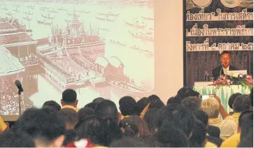  ?? PAWAT LAOPAISARN­TAKSIN ?? About 500 volunteer stewards attend a training session yesterday for the Royal Barge Procession scheduled for Oct 24. They will be on hand to provide assistance to visitors on the procession day. The training was carried out in Bangkok by the Tourism and Sports Ministry.