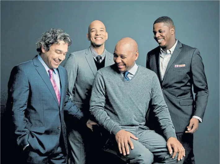  ??  ?? Clásico y moderno. Marsalis, en compañía de sus músicos, con los que se presentará en Buenos Aires tras un concierto previo en Perú.