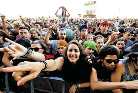  ?? BILD: SN/APA/HERBERT P. OCZERET ?? Im Publikum stehen Frauen (hier bei Nova Rock 2017) ganz vorn, auf der Bühne fehlen sie.