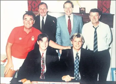  ??  ?? Neil Lyne front right and Tony Loughlan left (now 1st team coach at Premiershi­p Burnley FC) signing on for Brian Clough in 1989 - with JP centre rear plus Alan Hill left and Ronnie Fenton right