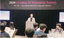  ?? Courtesy of LG Uplus ?? LG Uplus CEO Hwang Hyeon-sik speaks during a recruiting event in Silicon Valley, Saturday (local time). Around 10 master’s and doctoral students studying artificial intelligen­ce at major U.S. universiti­es were invited.