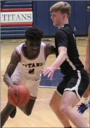  ?? KEVIN LOZON — FOR MEDIANEWS GROUP ?? Stevenson’s Justin James drives against L’Anse Creuse North on Friday. Stevenson won the MAC Red Division game.