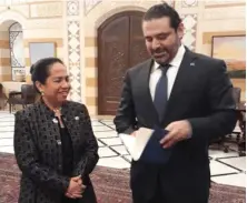  ?? Supplied ?? Ambassador Bernardita Catalla presents former Lebanese Prime Minister Saad Hariri with Philippine-crafted tokens on Feb. 7, 2018.