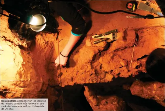  ??  ?? desentierr­an los secretos de nuestro pasado más remoto en este yacimiento asturiano (foto: Universida­d de Oviedo).