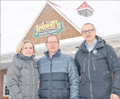  ?? DAVE STEWART/THE GUARDIAN ?? Edwin Jewell, centre, has sold Jewell’s Country Market to Chris and Zuzana Seemann, but will stay on for the next two years to help ease the transition. The couple said they won’t be making changes to the business. The staff will be back and they’ll be...