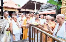  ?? SPECIAL ARRANGEMEN­T ?? Deputy Chief Minister D.K. Shivakumar visiting Kollur Sri Mookambika temple on Tuesday.