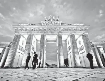  ?? DOMINIC ARIZONA BONUCCELLI/RICK STEVES’ EUROPE ?? Berlin’s Brandenbur­g Gate is now a symbol of peace and reunificat­ion.