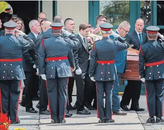  ?? MARK BLINCH THE CANADIAN PRESS ?? Pallbearer­s carry the casket at a funeral for 18-year-old Danforth shooting victim Reese Fallon in Toronto, Monday.