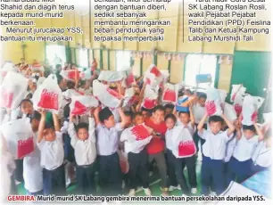  ??  ?? GEMBIRA: Murid-murid SK Labang gembira menerima bantuan persekolah­an daripada YSS.