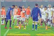  ?? PRATEEK CHOUDHURY /HT PHOTO ?? Chennaiyin FC during practice in Kolkata on the eve of their match against Atletico de Kolkata.