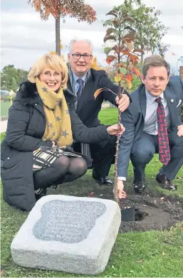  ??  ?? Libby, Peter and Gary Seath plant a tree in his memory.