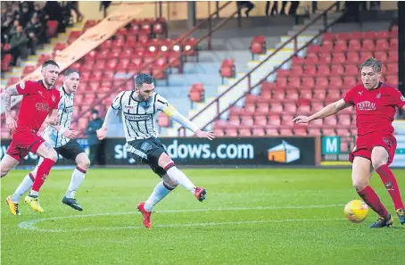  ?? Picture: SNS. ?? Nicky Clark fires home the opening goal for Dunfermlin­e.