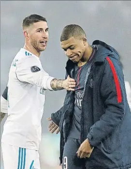  ?? FOTO: SIRVENT ?? Sergio Ramos consuela a Mbappé El francés a penas generó peligro