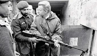  ?? Po sovětské okupaci Afghánistá­nu v roce 1979 prosadil Brzezinski, aby USA podpořily mudžáhidy v boji proti Moskvě. Na snímku na inspekci u pákistánsk­é armády, jež islamisty rovněž podporoval­a. FOTO GETTY IMAGES ?? Společně proti SSSR.