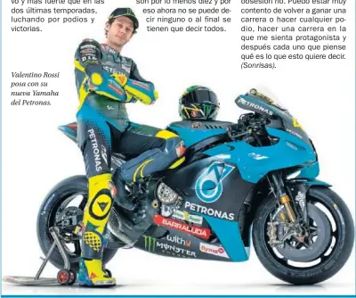  ??  ?? Valentino Rossi posa con su nueva Yamaha del Petronas.