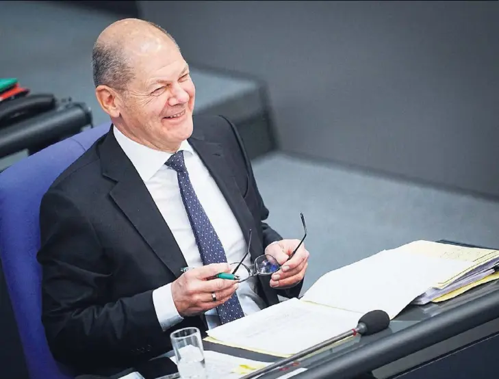  ?? ?? Olaf Scholz (SPD) hatte Grund zum Lachen, trotz schwierige­r Lage der Ampel.