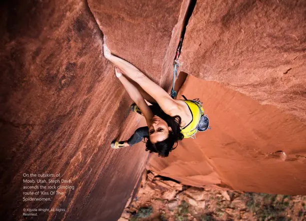  ?? © Krystle Wright. All Rights Reserved. ?? On the outskirts of
Moab, Utah, Steph Davis ascends the rock climbing route of 'Kiss Of The Spiderwome­n.'