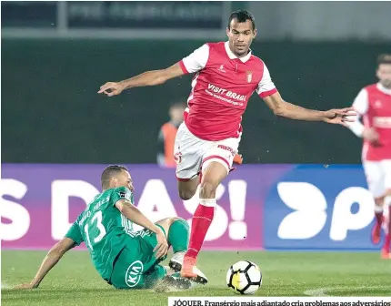  ??  ?? JÓQUER. Fransérgio mais adiantado cria problemas aos adversário­s