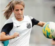  ?? Santos/Divulgação ?? Natane é uma das jogadoras do Santos, um dos únicos clubes que mantêm time feminino