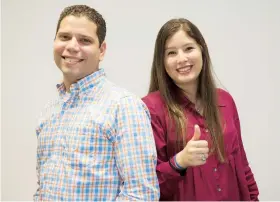  ??  ?? Los jóvenes empresario­s Ricardo Román y Maricarmen Vargas, creadores de la empresa Electronic Sports Puerto Rico.