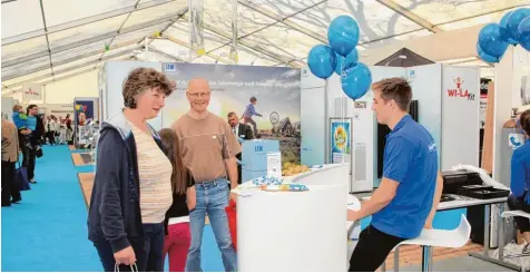  ?? Archivfoto­s: Erich Echter ?? Von Freitagmit­tag bis zum Sonntag präsentier­en sich rund 80 Handwerker und Dienstleis­ter aus dem Wittelsbac­her Land auf der Wila 2017 auf dem Aichacher Volksfest gelände.