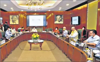  ?? PIB PHOTO ?? Amit Shah at a meeting with Delhi chief minister Arvind Kejriwal and senior officials of the Haryana and UP government­s. n