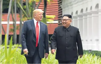  ?? AFP ?? AMISTAD. El presidente Donald Trump junto con Kim Jong Un, el 12 de junio en Singapur.