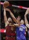  ?? TONY DEJAK — THE ASSOCIATED PRESS ?? Kevin Love shoots against the Magic’s Aaron Gordon in the first half.