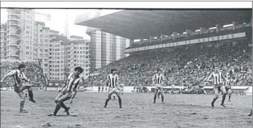  ?? FOTO: MD ?? Un gol que cambió la historia, el que marcó Zamora en Gijón y que significó la primera liga para la Real