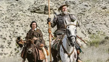  ?? Foto: Bioscop ?? Cynický režisér reklam v podání Adama Drivera (vlevo) se jako Sancho Panza ocitne po boku Dona Quijota (Jonathan Pryce).