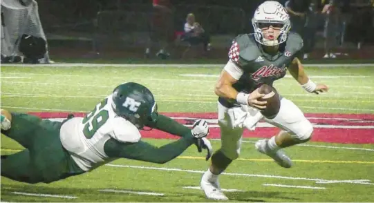  ?? SCOTT LUXOR/CONTRIBUTO­R ?? Cardinal Gibbons roared into a Class 2M regional semifinal matchup with Calvary Christian when the Chiefs had their way against Pine Crest 45-0 on Friday night.