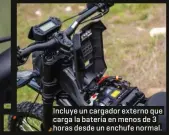  ??  ?? enchufeInc­luye un cargador externo que carga la batería en menos de 3 horas desde un enchufe normal.