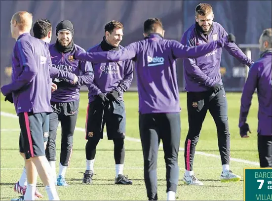  ?? MANÉ ESPINOSA ?? Todo son sonrisas. Jordi Alba, Leo Messi y Gerard Piqué, tres de los barcelonis­tas en mejor estado de forma en esta serie de siete victorias, se ejercitan ayer en la ciudad deportiva