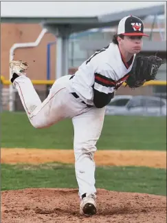  ?? Pete Paguaga / Hearst Connecticu­t Media ?? Fairfield Warde’s Carson Swaim pitches against Coginchaug on April 9.