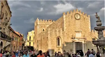  ??  ?? Taormina Duomo Katedrali