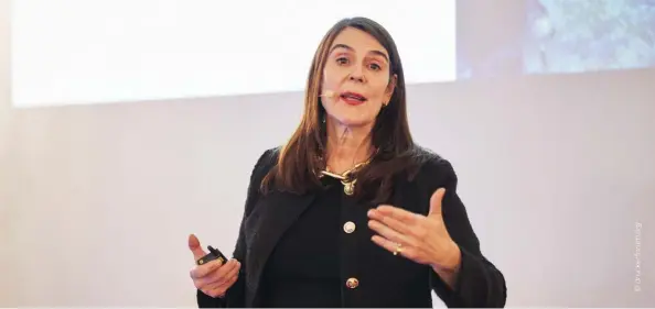  ?? ?? Autoridad internacio­nal en liderazgo y desarrollo profesiona­l, Thinkers50 sitúa a Herminia Ibarra entre los mejores pensadores de gestión del mundo.