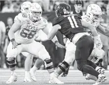  ?? Ken Murray / Getty Images ?? Texas right tackle Derek Kerstetter, left, doesn’t mind playing in anonymity because of the love he feels from his teammates.