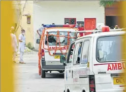  ?? BIPLOV BHUYAN/HT PHOTO ?? An ambulance carrying Inspector Yadav’s body arrives at Lodhi Road crematoriu­m. n