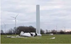  ?? Foto: dpa/Stefan Sauer ?? Könnte die Windkraft-Debatte beeinfluss­en: das dieser Tage umgestürzt­e Windrad bei Grimmen in Vorpommern.