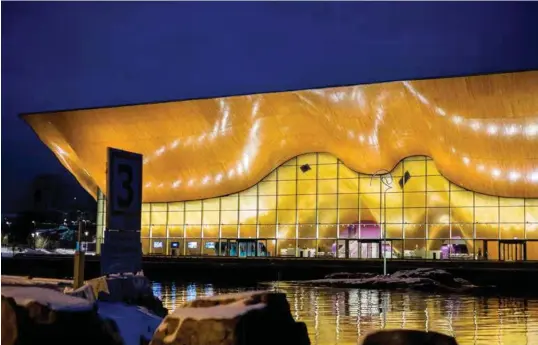  ?? FOTO: TORSTEIN ØEN ?? I august vil teater- og konserthus­ets fasade bli langt mer fargerik enn den er i dag.