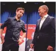  ?? FOTO: DPA ?? Kevin Kühnert und Olaf Scholz liegen inhaltlich weit auseinande­r.
Die Dokumentat­ion „Kevin Kühnert und die SPD“(sechs Folgen) ist in der ARDMediath­ek abrufbar. Sie wurde beim Filmfest Hamburg gezeigt und läuft nun in der ARD.