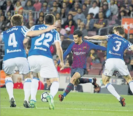  ?? FOTO: PEP MORATA ?? Coutinho, en el momento de marcar el gol de la sentencia El brasileño decidió el partido del adiós de Andrés Iniesta