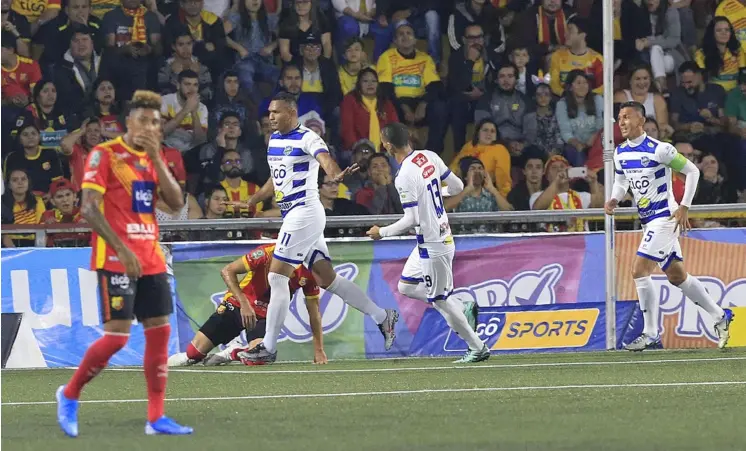  ?? RAFAEL PACHECO ?? Lagos estuvo en el Apertura 2019 con Jicaral. En la imagen, una celebració­n de un gol que le marcó a Herediano. Vuelve al fútbol con el club de la península.