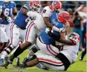  ?? CURTIS COMPTON / CCOMPTON@AJC. COM ?? DT Jordan Davis(right) had a big day Saturday vs. Florida. Social media has the Kirby Smart bearhug photo to prove it.