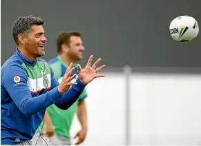  ?? GETTY IMAGES ?? Coach Stephen Kearney having a laugh at Warriors training.