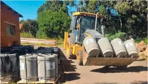  ?? ?? The uMngeni Municipali­ty waste management team has placed new litter bins in Hilton, World’s View and Merrivale.