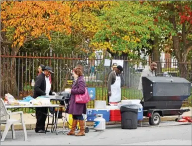  ?? LUCAS RODGERS — DAILY LOCAL NEWS ?? Local churches set up barbecue stands on Harmony Street for Coatesvill­e’s Heritage Day on Saturday.