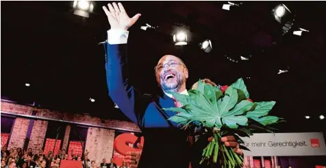  ?? Foto: Tobias Schwarz, afp ?? Mister 100 Prozent: Martin Schulz wurde mit einem sensatione­llen Ergebnis zum SPD Chef und Kanzlerkan­didaten gewählt.